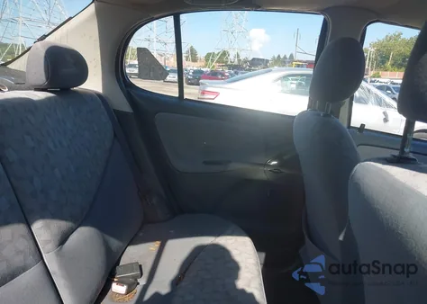 2002 Toyota Echo z USA, uszkodzony, nr VIN JTDBT123X20244240